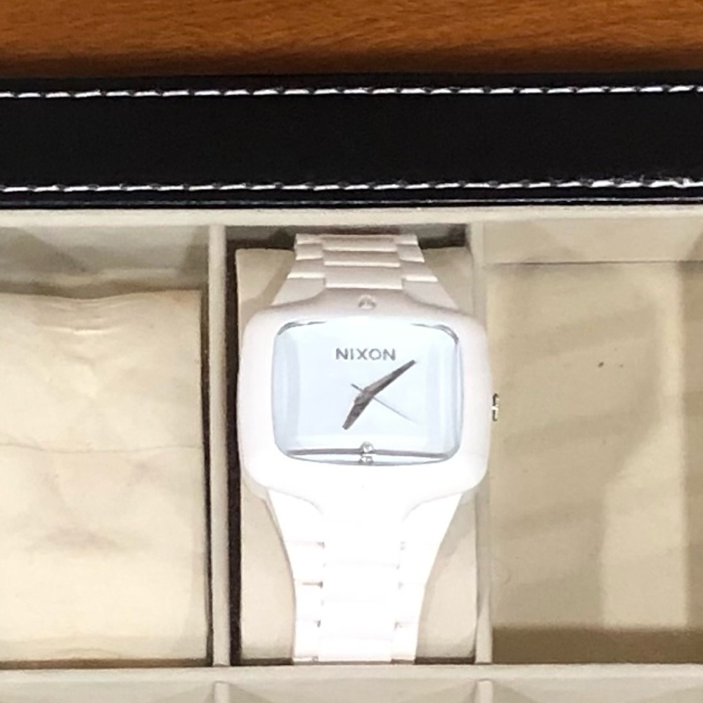 White Nixon Rubber Player